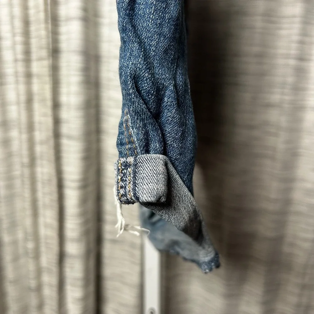 Hollister High-Rise Short-Short Medium Wash Denim Raw Hem W32‎ Size 15